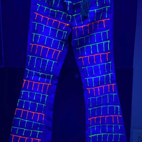 AMETHYST- BOOT CUT GLOW-IN-THE-DARK DESIGNED JEANS - Picture 3 of 5